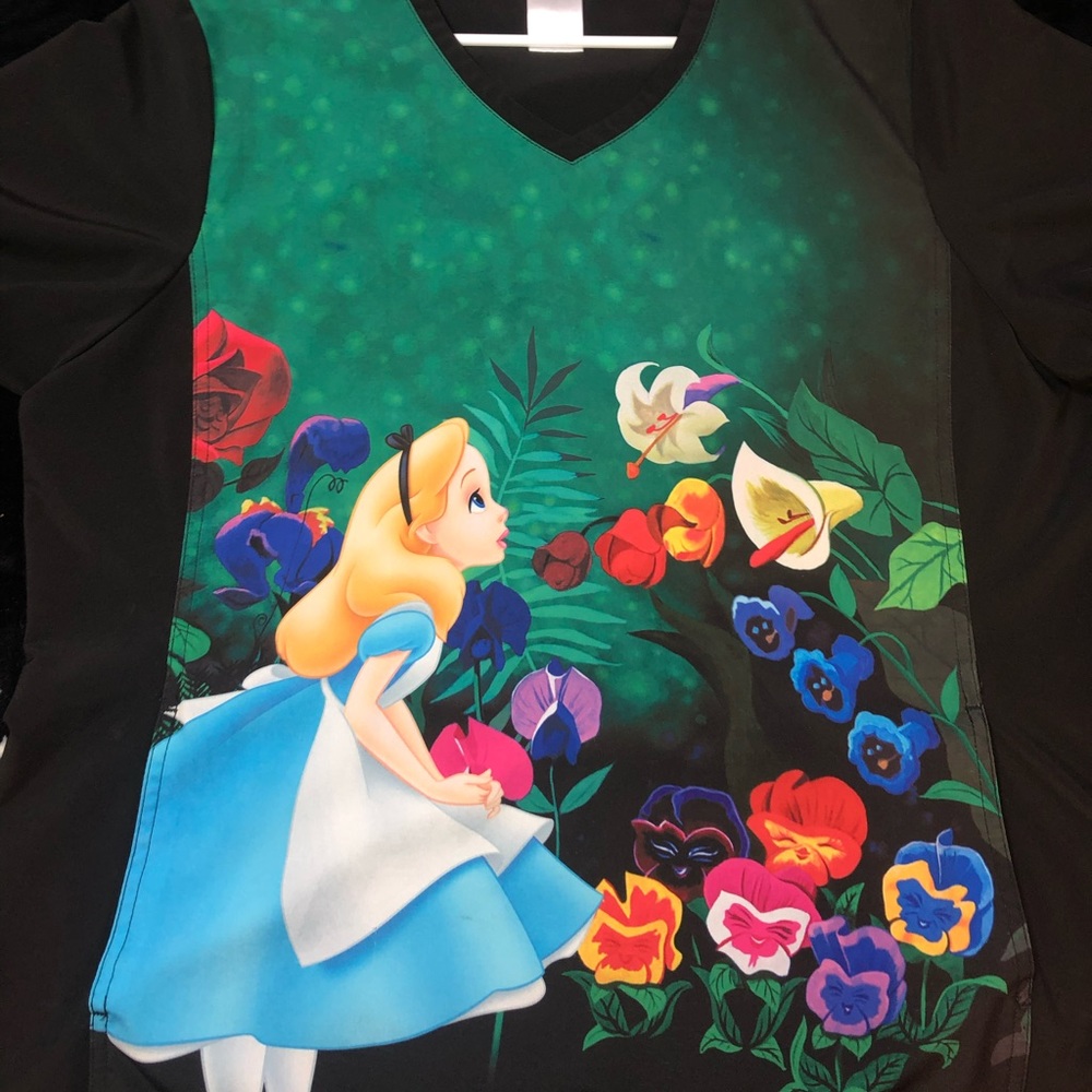 Alice In Wonderland Scrub Top XL